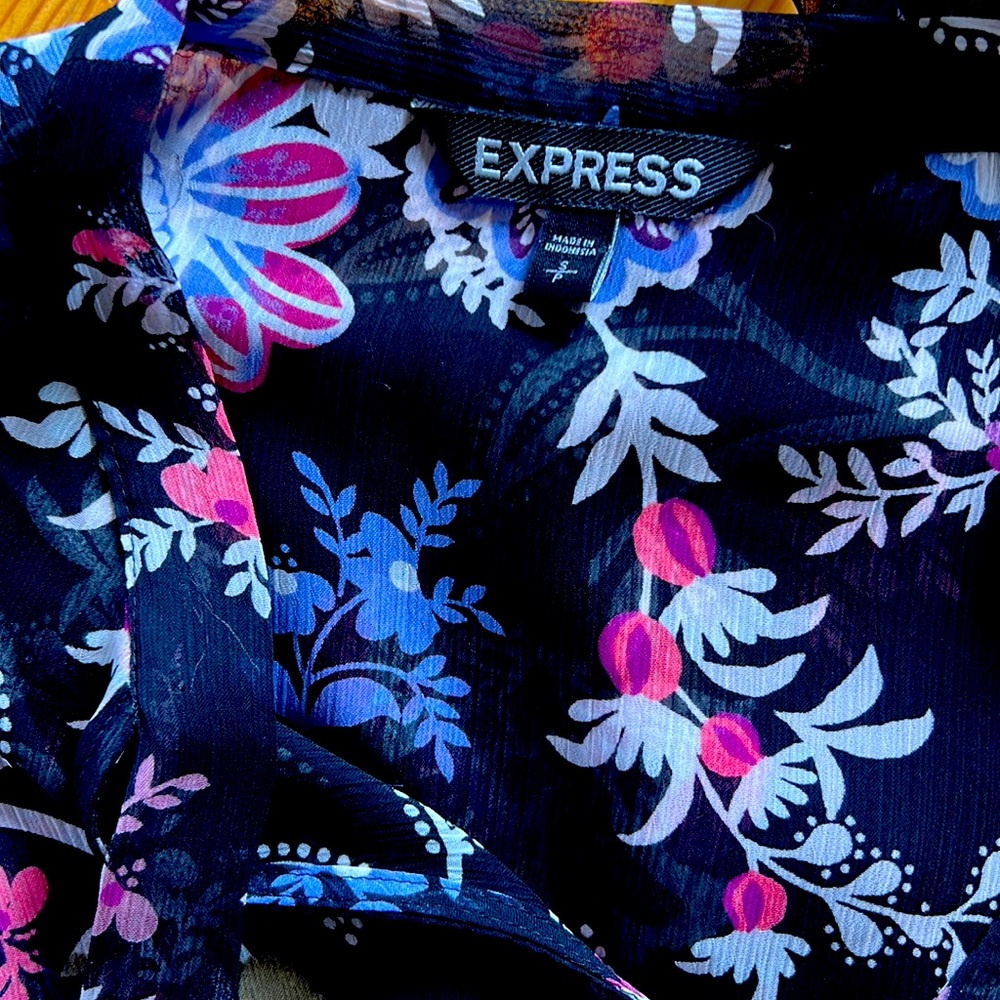 Express Blouse - Picture 3 of 3
